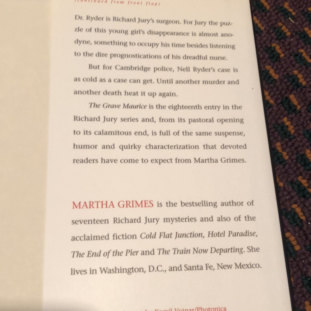 2 Hardcover NY Times best selling author Martha Grimes mystery books - Picture 15 of 16